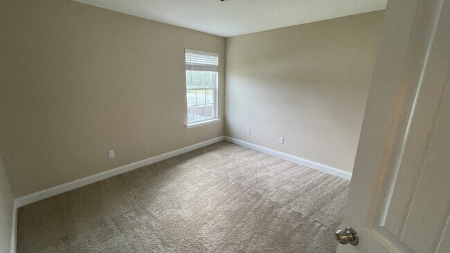Building Photo - Home For Rent