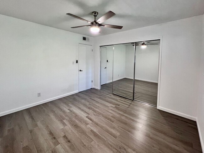 Building Photo - $1995 Gettysburg & Blackstone, 2 Bedroom Condo - Rialto Ave, Fresno / Newly Renovated
