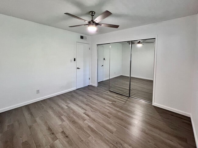 Building Photo - $2,200  Gettysburg & Blackstone, 2 Bedroom...