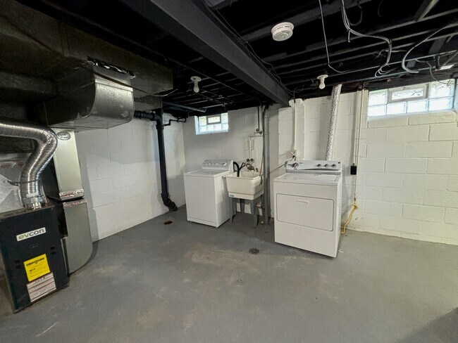 Building Photo - 7034 Yacht Ave