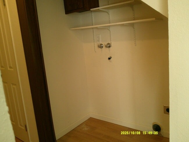 Building Photo - 749 Beelard Dr