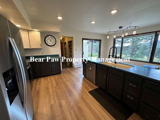 Building Photo - Spacious 4-Bed, 4.5-Bath Retreat in with B...