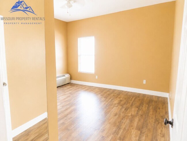 Building Photo - 418 W Maddux St