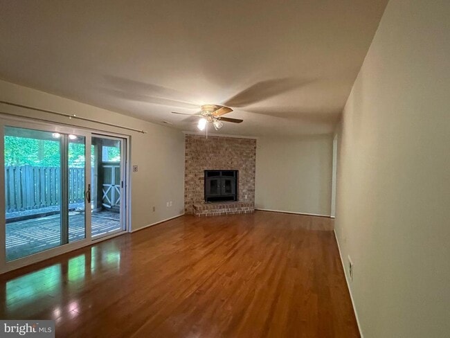 Building Photo - 11859 New Country Ln