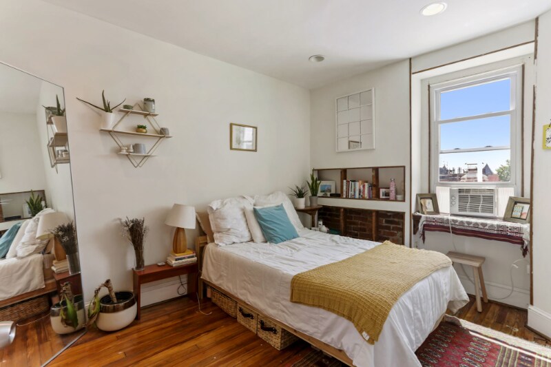 Building Photo - 1116 Monroe St NW