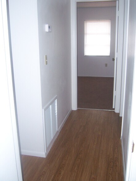 2nd hall to 2 bedrooms - 1916 Marcia St