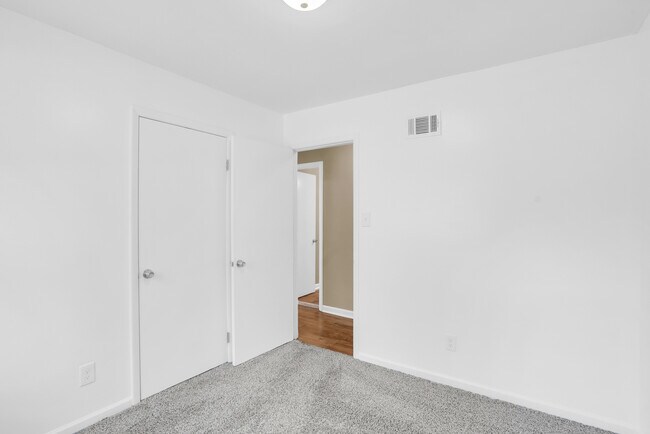 Building Photo - 2222 Bacon Park Dr