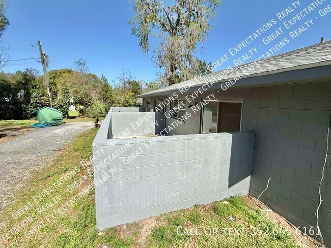 Building Photo - 5926 SE Front Rd