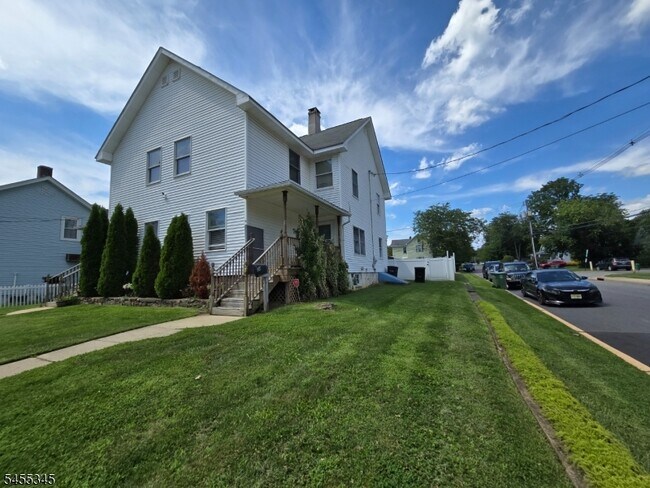 Building Photo - 34 Carlton Ave