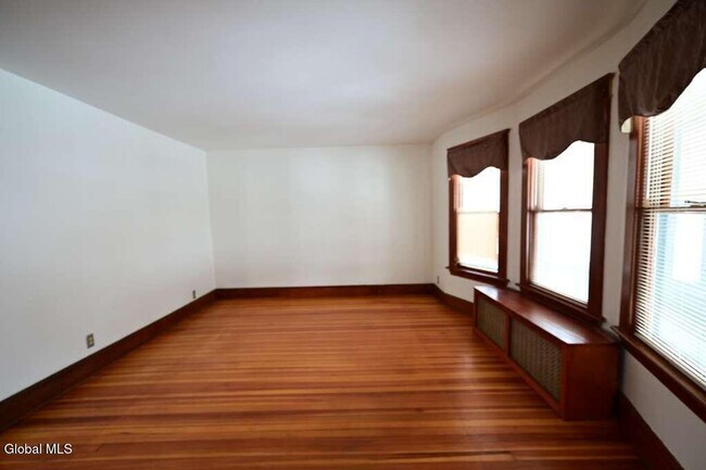 Building Photo - 11 Brayton St