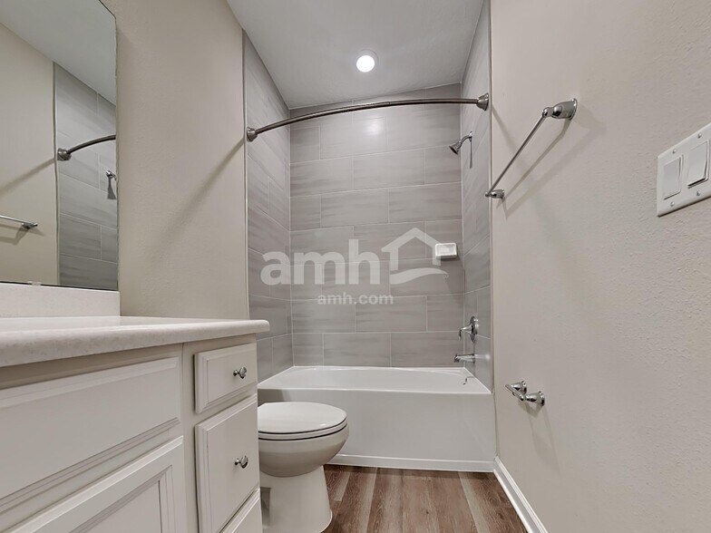 Building Photo - 225 Stone Arbor Ln