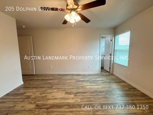 Building Photo - 205 Dolphin Dr