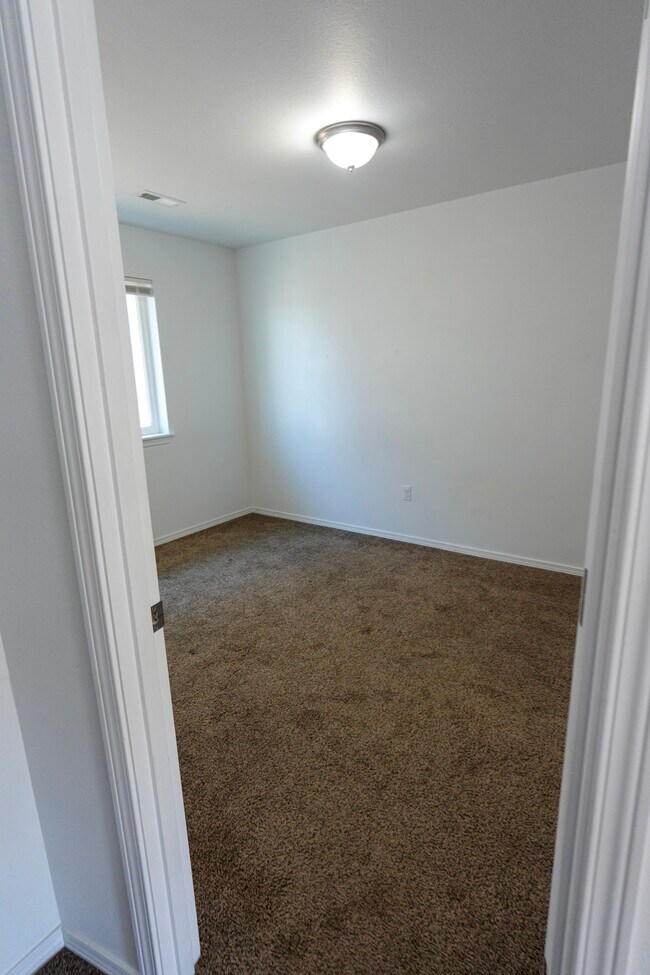 Building Photo - 2821 W Marina Dr