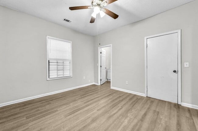 Building Photo - For Rent West Side $ 1675.00   3 bedroom/2...