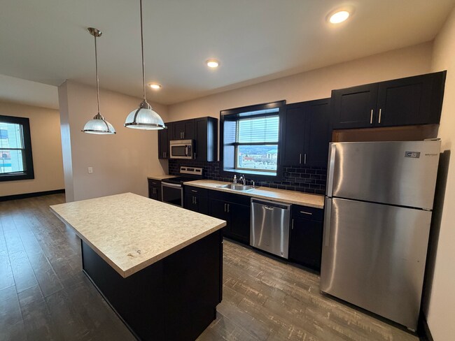 Building Photo - Penn Ave