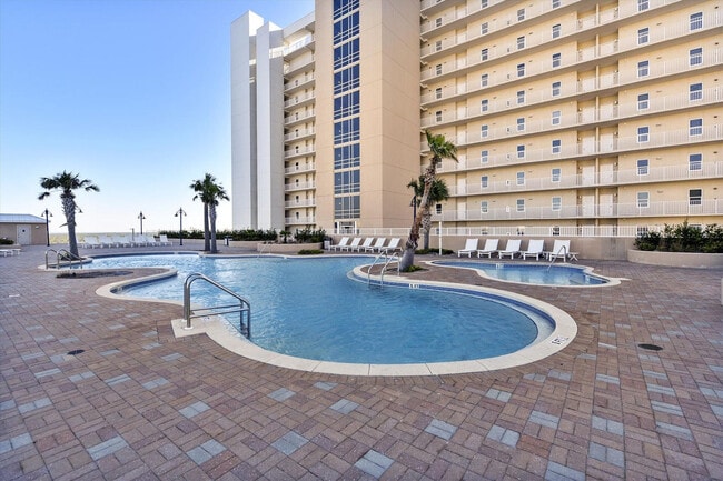 Building Photo - 9860 S Thomas Dr