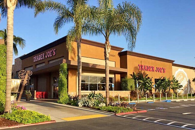 Minutes to TJs, Ralph's, Whole Foods, Gelsons, Etc - 34 60th Pl