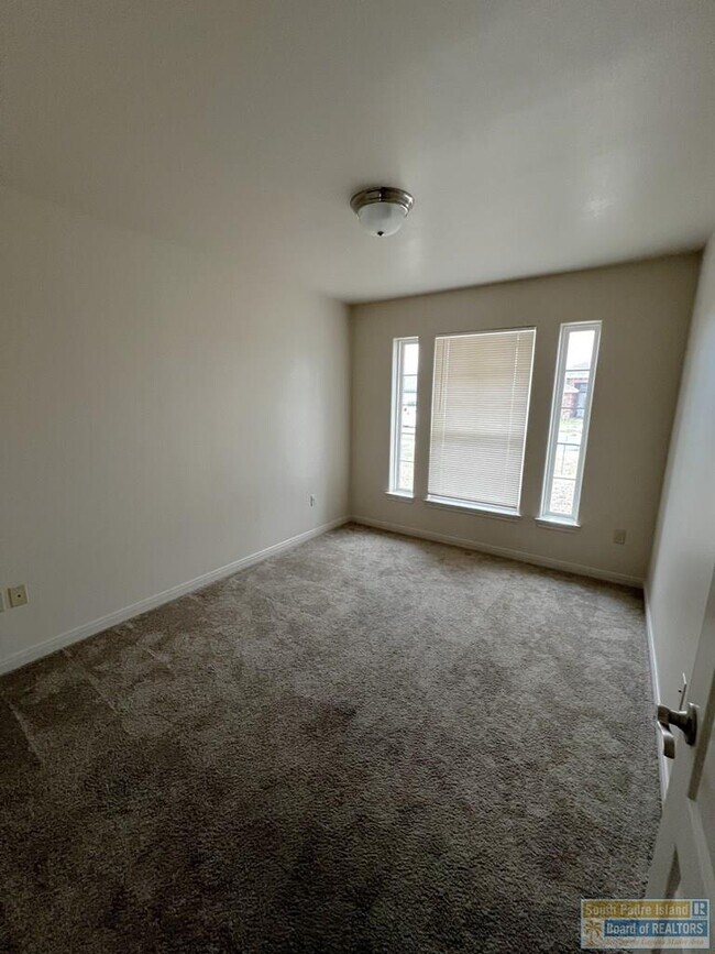 Building Photo - 4925 Ruidoso Pl