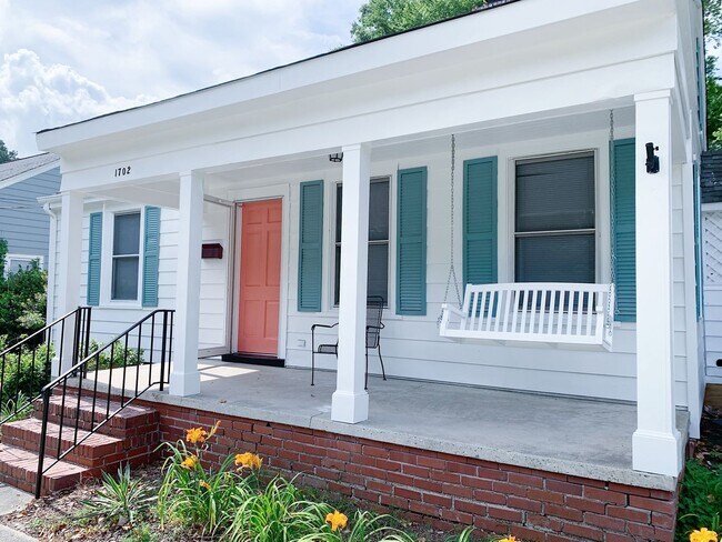 Building Photo - 3 Bed 2 Baths Grid home with fenced backya...