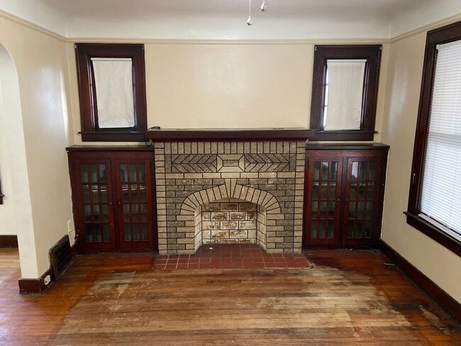 Building Photo - 124 Cadillac-