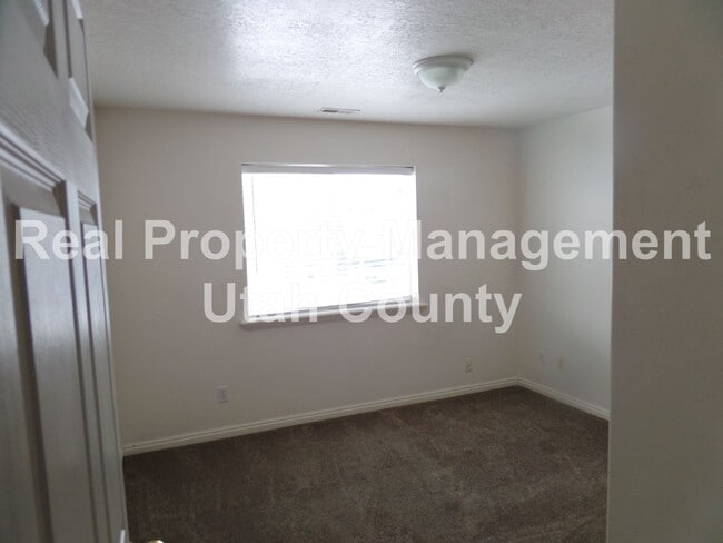 Building Photo - Eagle Mountain Condo