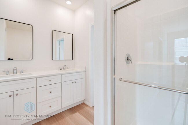 Building Photo - Beautifully Upgraded 2019-Built 4 Beds 3.5 Baths 2109 Sqft Home in Eastvale!