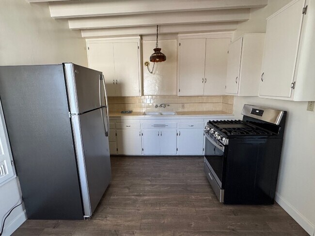 Building Photo - 219 30th St