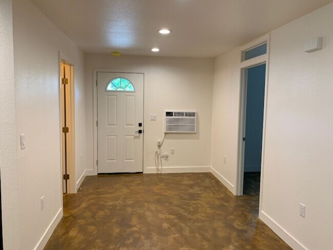 Building Photo - Brand New 2 Bedroom 1 Bath