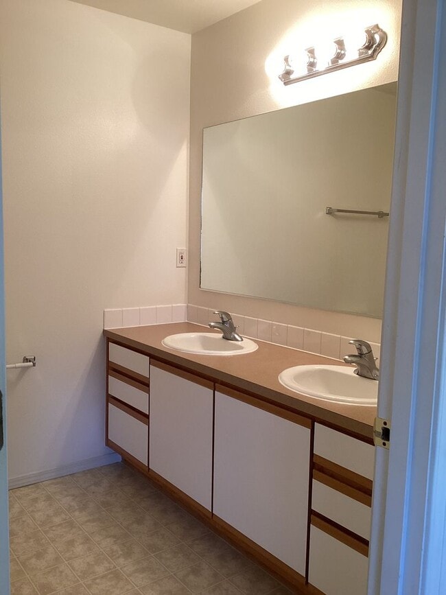 Building Photo - r1813/1815/1817