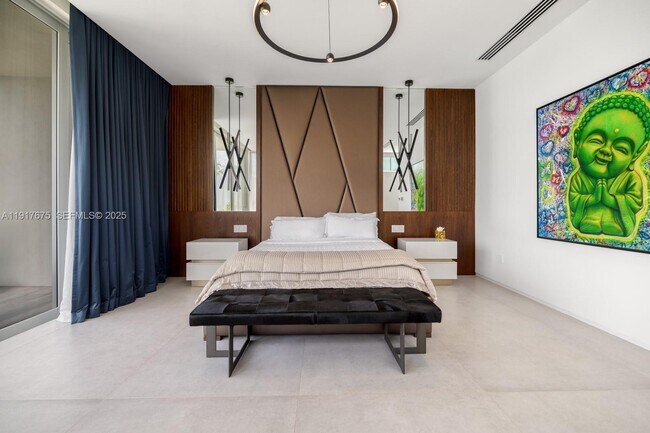 Building Photo - 1379 N Venetian Way