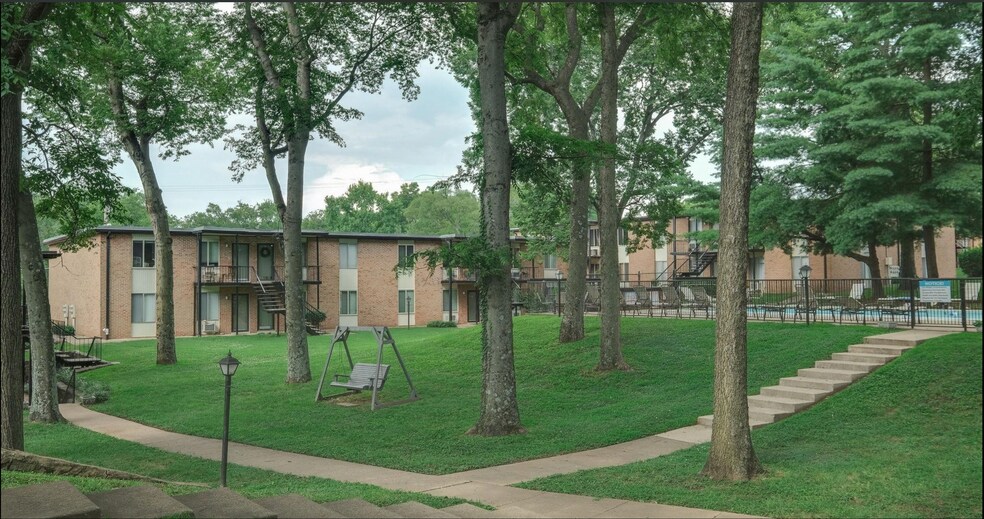 Building Photo - 2601 Hillsboro Pike