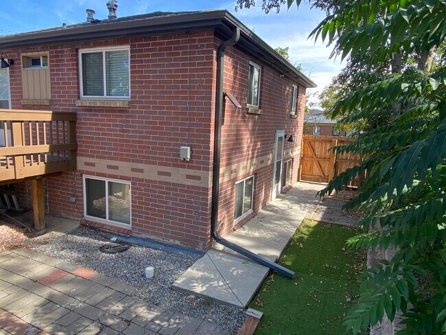 Side entrance (lower unit) - 4343 Navajo St
