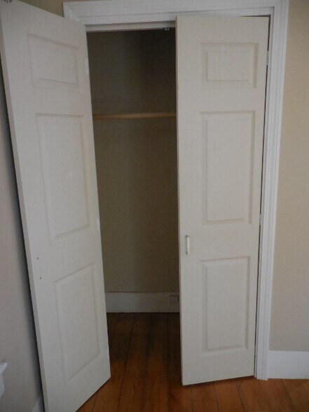 Building Photo - 11 W Green St