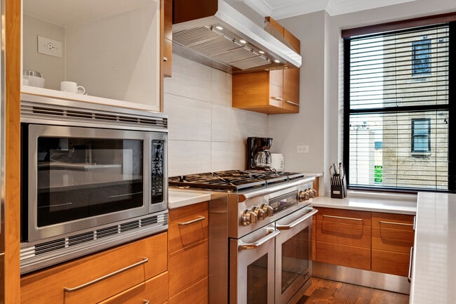 Building Photo - 70 E Walton St