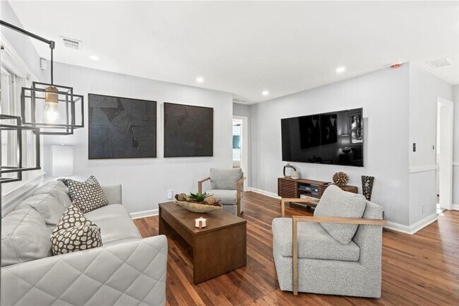 Building Photo - 1333 Victor Rd NE