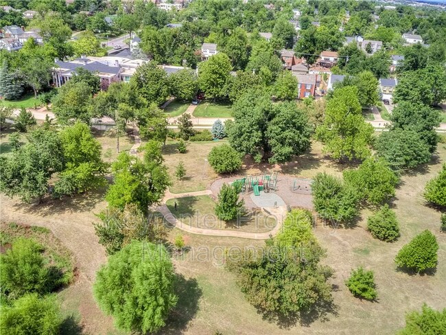 Building Photo - 612 NW 37th St