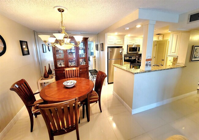 Building Photo - 1009 N Ocean Blvd