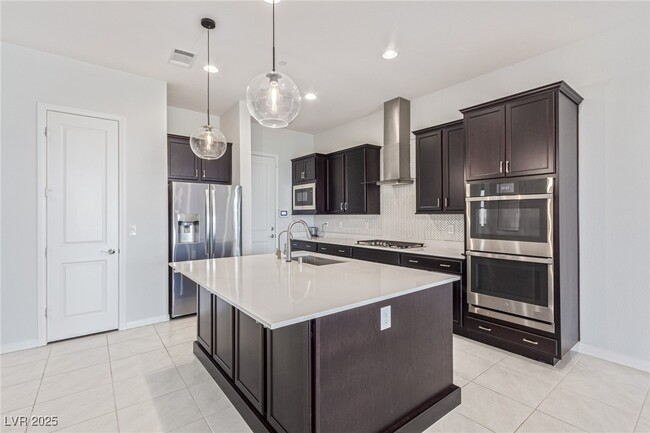 Building Photo - 298 Nine Mile Creek Dr