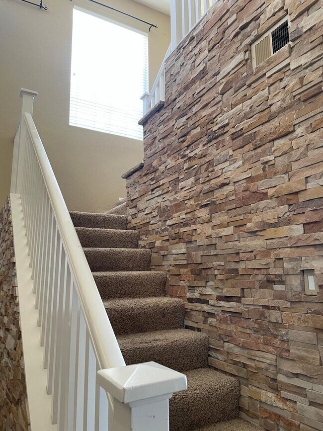 Building Photo - Welcome to this beautifully upgraded 4-bed...