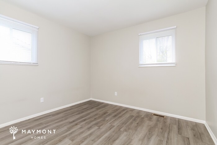 Building Photo - 736 Marbea Dr
