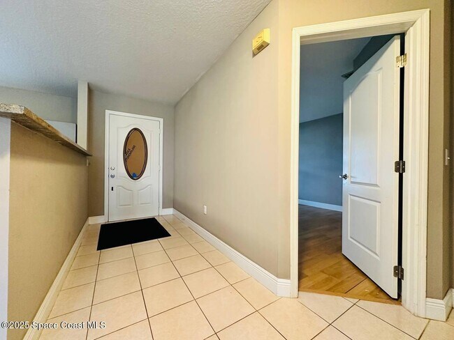 Building Photo - 3060 Sea Gate Cir