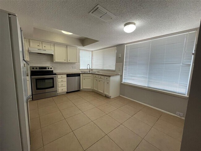 Building Photo - 12318 Braesridge Dr