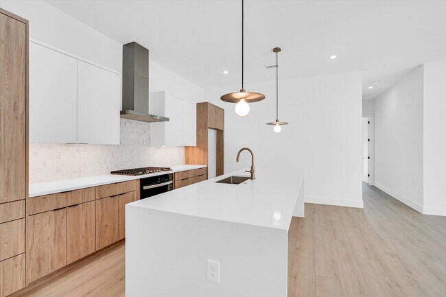 Building Photo - 1707 Nomas St