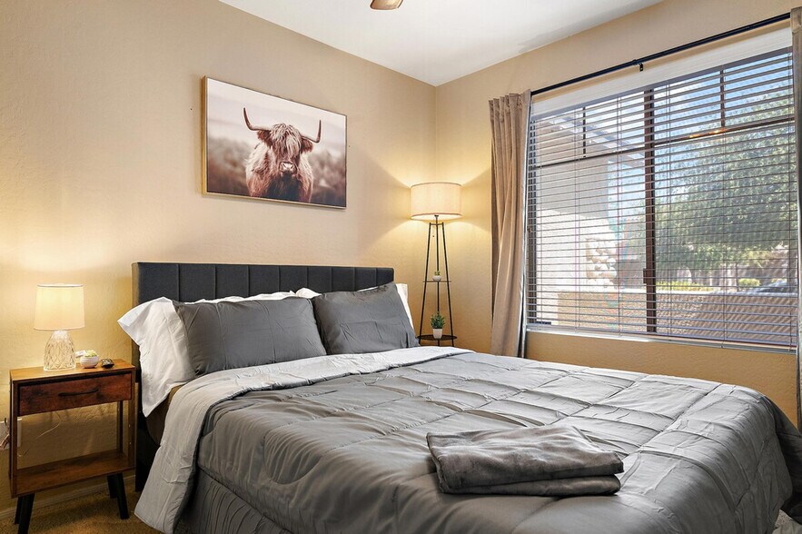 Building Photo - 2900 E Mead Dr