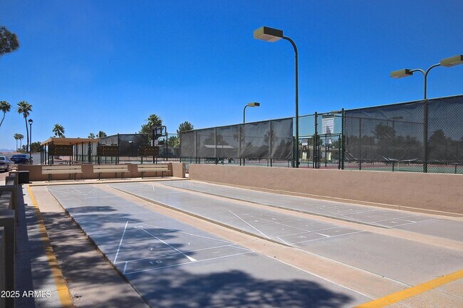 Building Photo - 6973 S Oakmont Dr