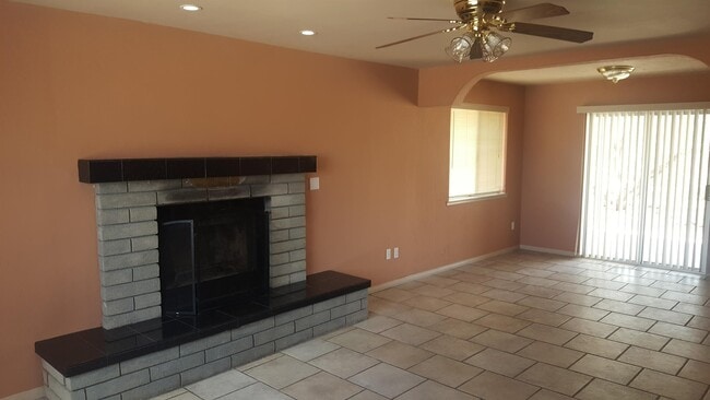 Building Photo - 3906 Balsa Ave