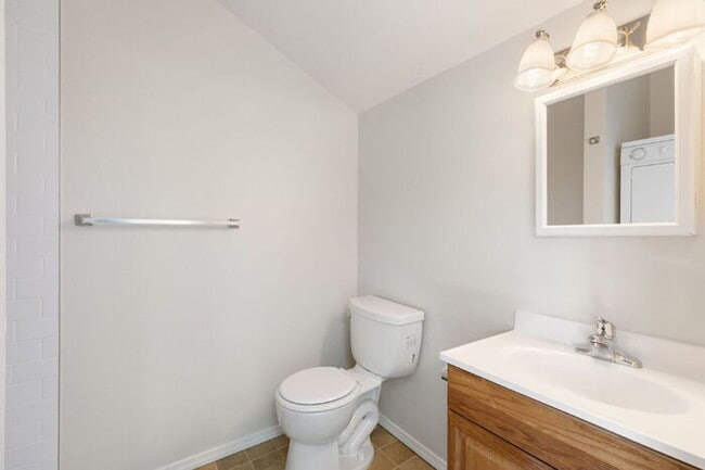 Building Photo - Studio. $810 Rent includes utilities. Oct ...