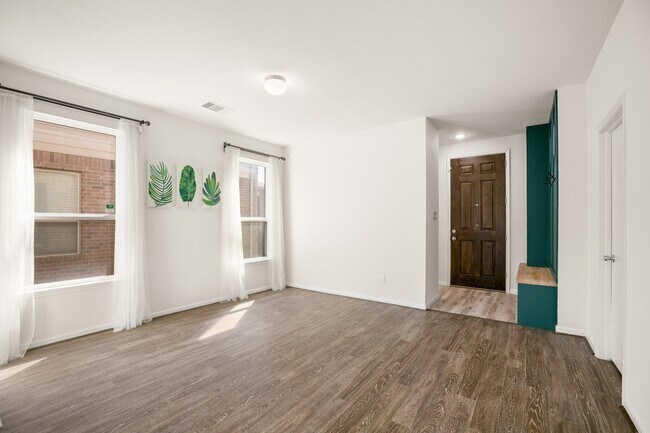 Building Photo - 4118 Lake Cypress Cir