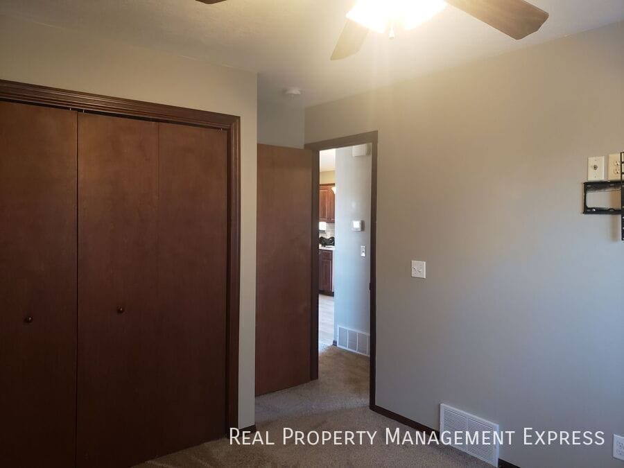 Building Photo - Lovely 4 Bed 2 Bath Home with a Huge Deck and Massive Fenced-in Yard