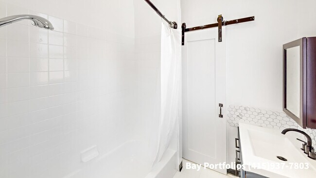 Building Photo - 1239 Haskell St